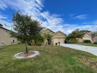 5079 NW Fiddle Leaf Court, Port St Lucie, FL 34986