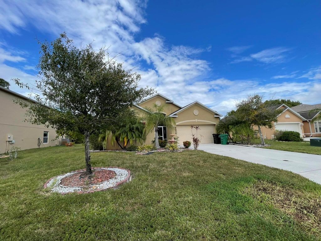 5079 NW Fiddle Leaf Court, Port St Lucie, FL 34986