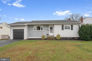 2187 DRURY LN, Bethlehem, PA 18018