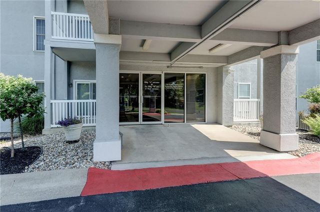 17800 E Bolger Road 303, Independence, MO 64055