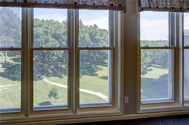 17800 E Bolger Road 303, Independence, MO 64055