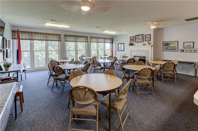 17800 E Bolger Road 303, Independence, MO 64055