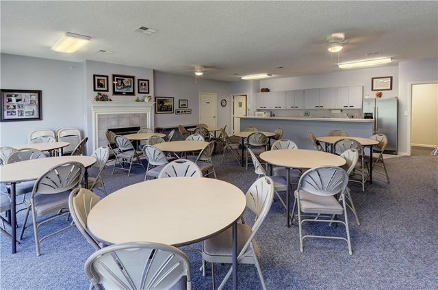 17800 E Bolger Road 303, Independence, MO 64055