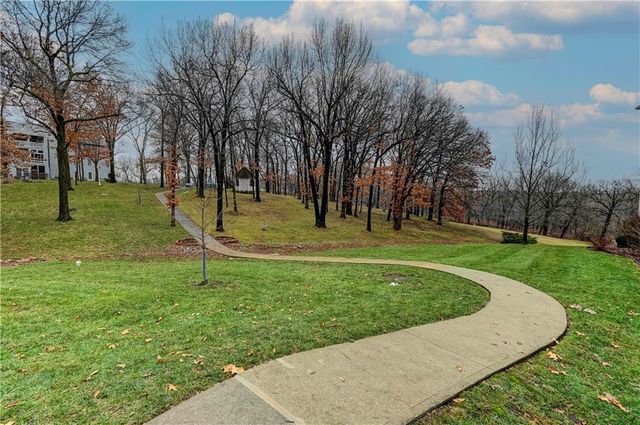 17800 E Bolger Road 303, Independence, MO 64055