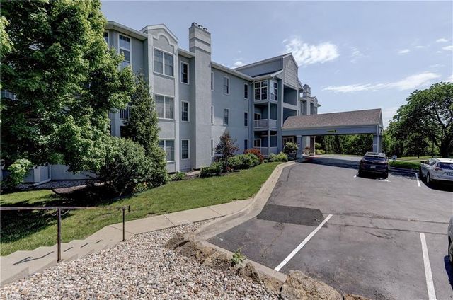 17800 E Bolger Road 303, Independence, MO 64055