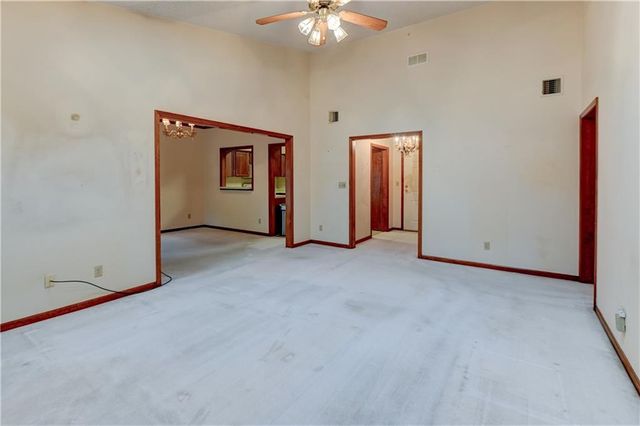 17800 E Bolger Road 303, Independence, MO 64055
