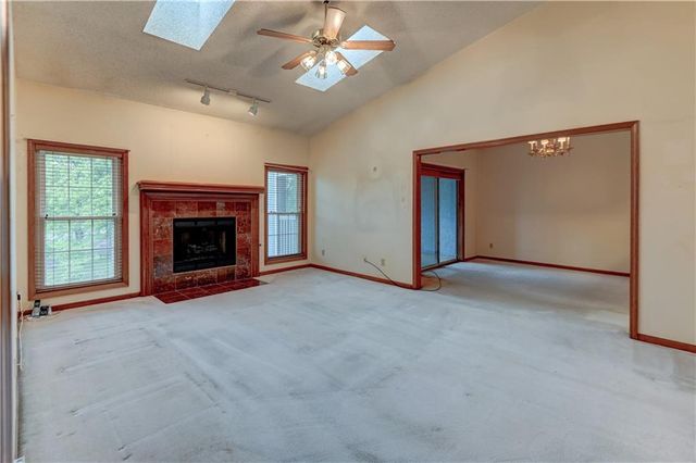 17800 E Bolger Road 303, Independence, MO 64055