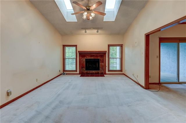 17800 E Bolger Road 303, Independence, MO 64055