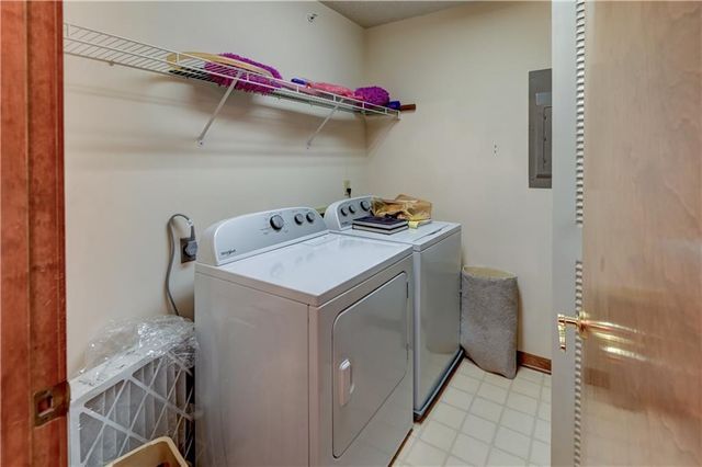 17800 E Bolger Road 303, Independence, MO 64055