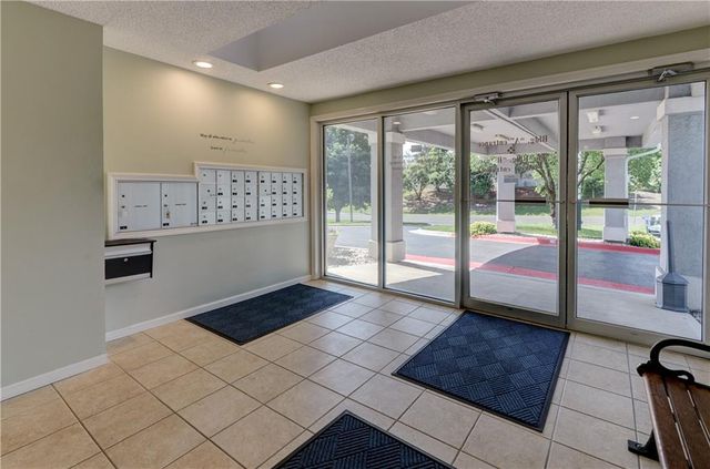 17800 E Bolger Road 303, Independence, MO 64055
