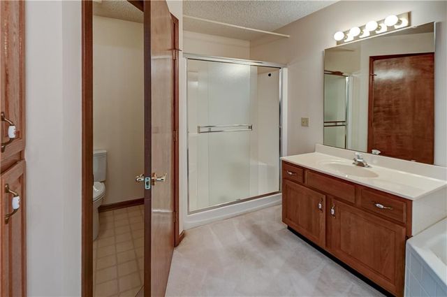 17800 E Bolger Road 303, Independence, MO 64055