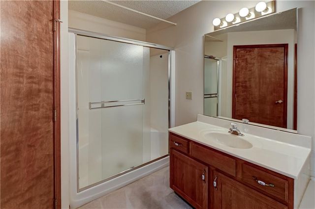 17800 E Bolger Road 303, Independence, MO 64055
