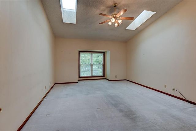 17800 E Bolger Road 303, Independence, MO 64055