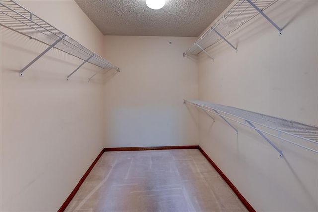 17800 E Bolger Road 303, Independence, MO 64055