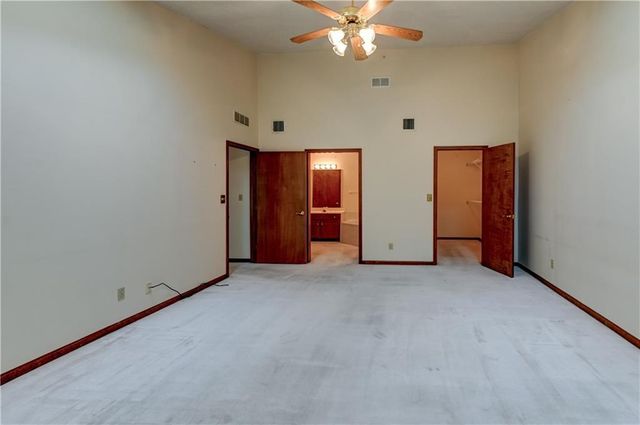 17800 E Bolger Road 303, Independence, MO 64055
