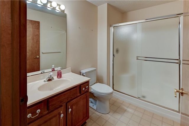 17800 E Bolger Road 303, Independence, MO 64055