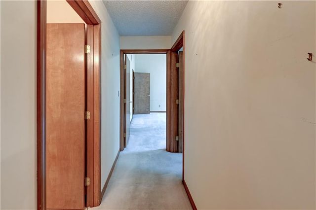 17800 E Bolger Road 303, Independence, MO 64055