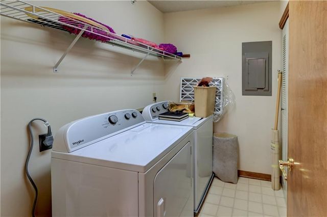 17800 E Bolger Road 303, Independence, MO 64055