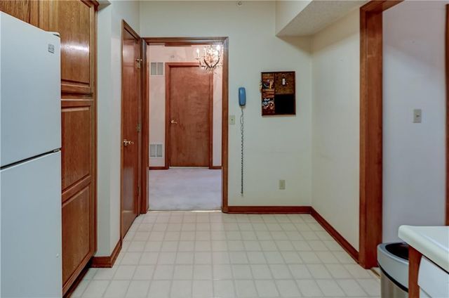 17800 E Bolger Road 303, Independence, MO 64055