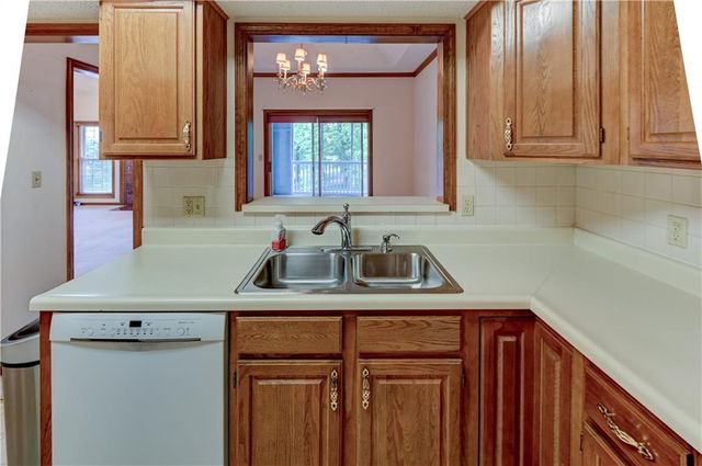 17800 E Bolger Road 303, Independence, MO 64055