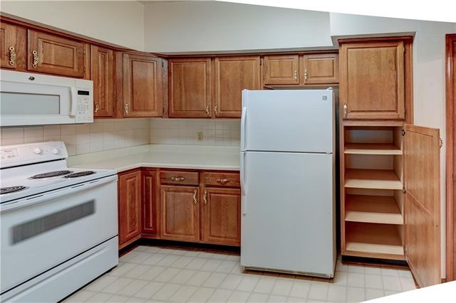 17800 E Bolger Road 303, Independence, MO 64055