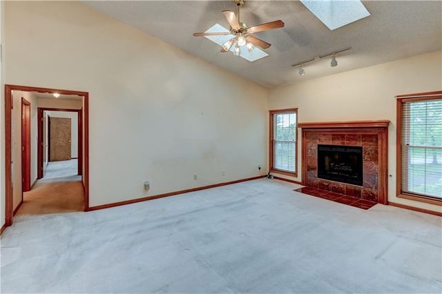 17800 E Bolger Road 303, Independence, MO 64055