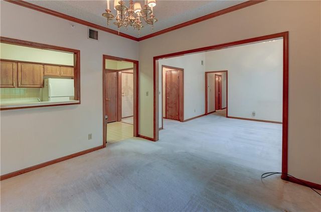 17800 E Bolger Road 303, Independence, MO 64055