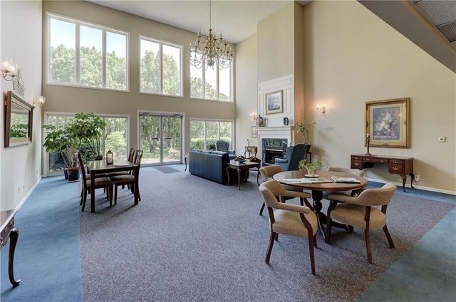 17800 E Bolger Road 303, Independence, MO 64055