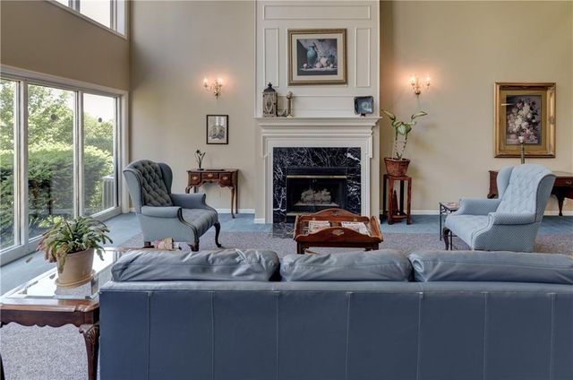 17800 E Bolger Road 303, Independence, MO 64055