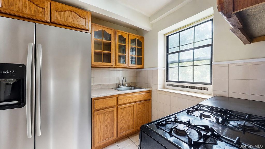 144-15 78th Road 2D, Kew Garden Hills, NY 11367 — exterior