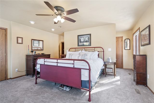 1115 Oak Park Boulevard, Cedar Falls, IA 50613