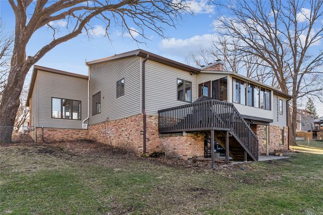 1115 Oak Park Boulevard, Cedar Falls, IA 50613