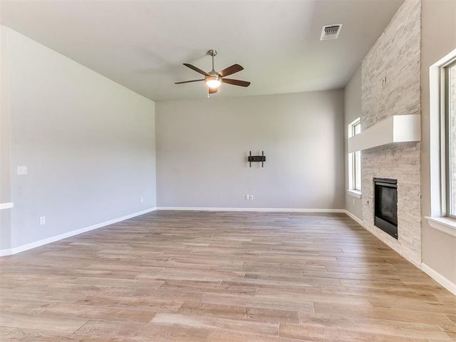 12912 SW 6th St. Street, Yukon, OK 73099