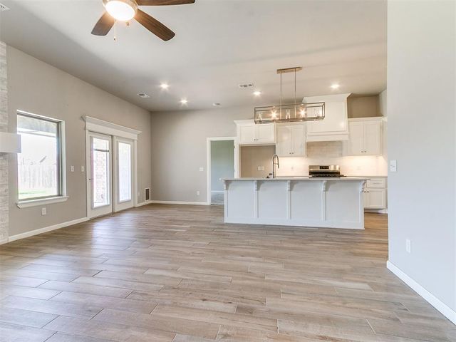 12912 SW 6th St. Street, Yukon, OK 73099