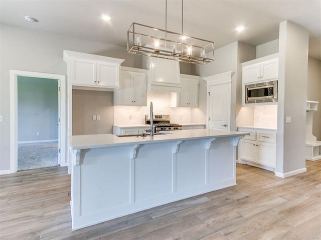 12912 SW 6th St. Street, Yukon, OK 73099