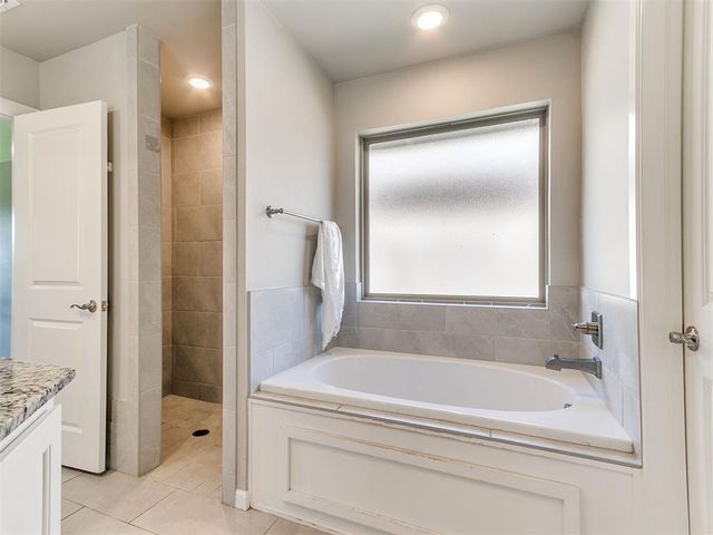 12912 SW 6th St. Street, Yukon, OK 73099