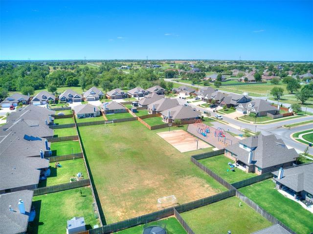 12912 SW 6th St. Street, Yukon, OK 73099