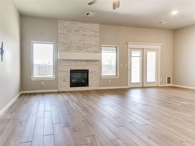 12912 SW 6th St. Street, Yukon, OK 73099
