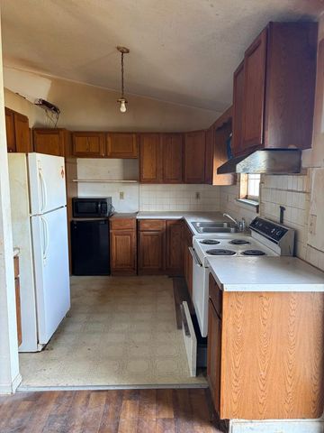 5325 S MAIN STREET, Wichita, KS 67217