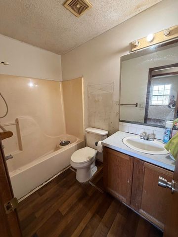 5325 S MAIN STREET, Wichita, KS 67217