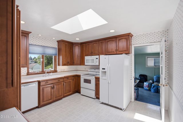 13 Marie Parkway, Colonie, NY 12211