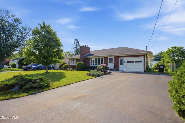 13 Marie Parkway, Colonie, NY 12211