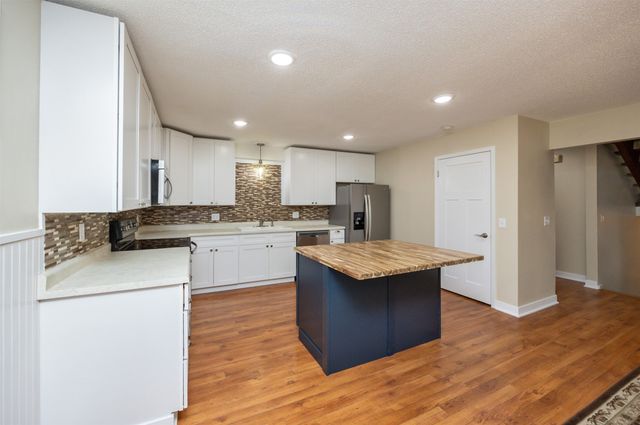 4906 W Park Drive, West Des Moines, IA 50266