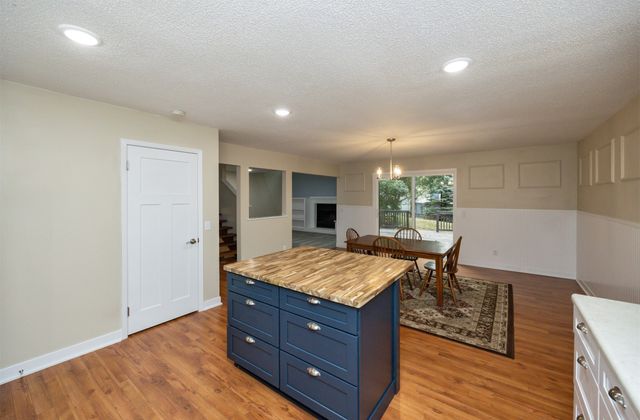 4906 W Park Drive, West Des Moines, IA 50266