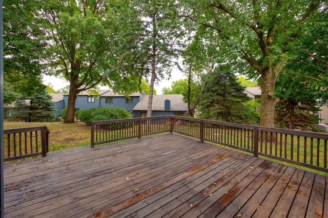 4906 W Park Drive, West Des Moines, IA 50266