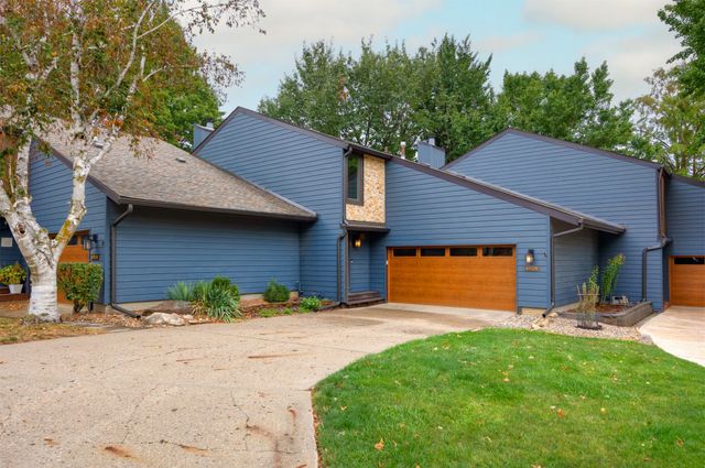 4906 W Park Drive, West Des Moines, IA 50266