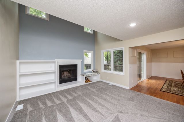 4906 W Park Drive, West Des Moines, IA 50266