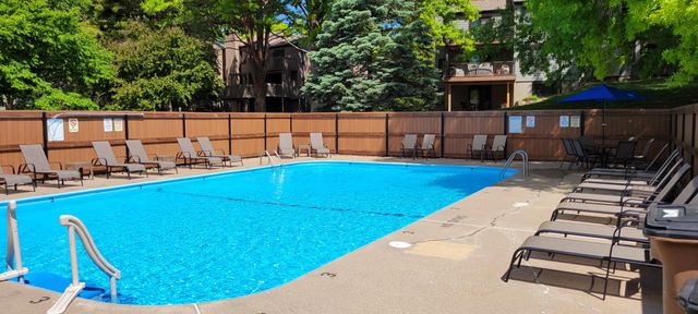 4906 W Park Drive, West Des Moines, IA 50266