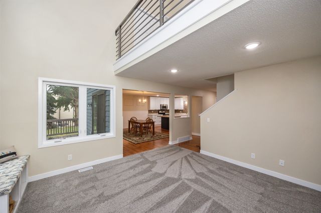 4906 W Park Drive, West Des Moines, IA 50266