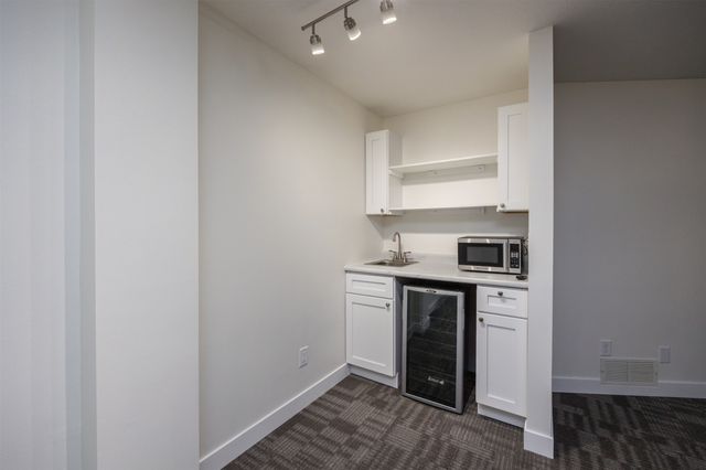 4906 W Park Drive, West Des Moines, IA 50266